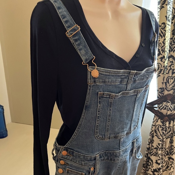 Universal Threads OVERALLS - Picture 2 of 10